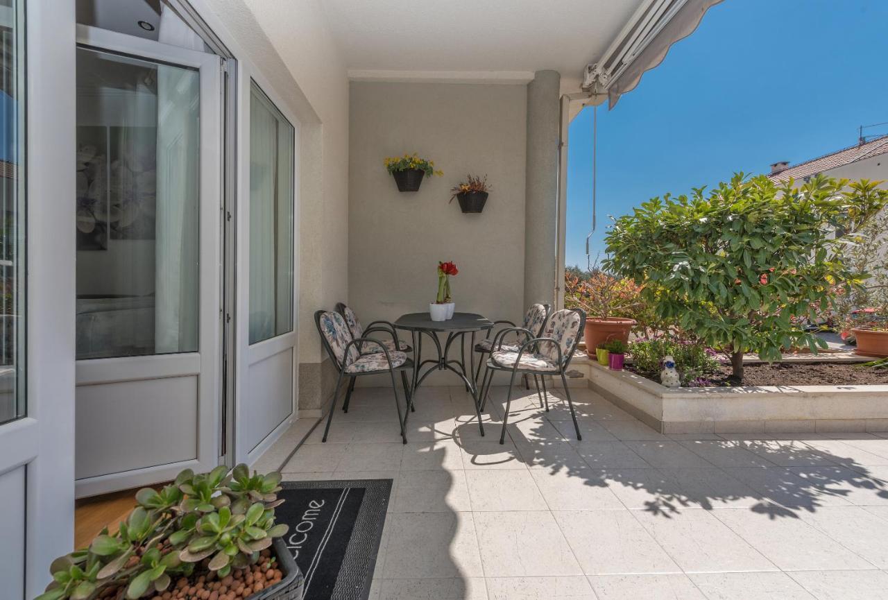 Long Apartment Makarska Exterior photo