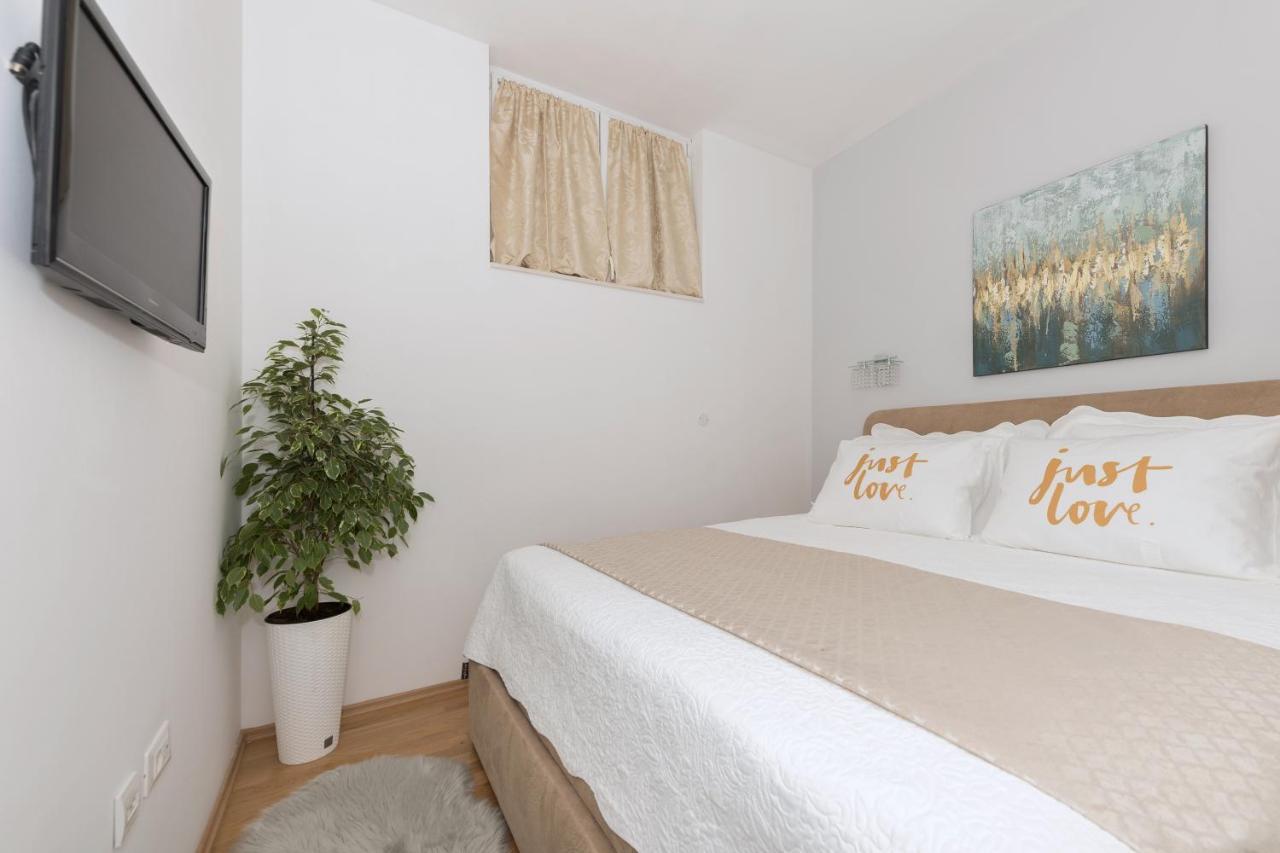 Long Apartment Makarska Exterior photo