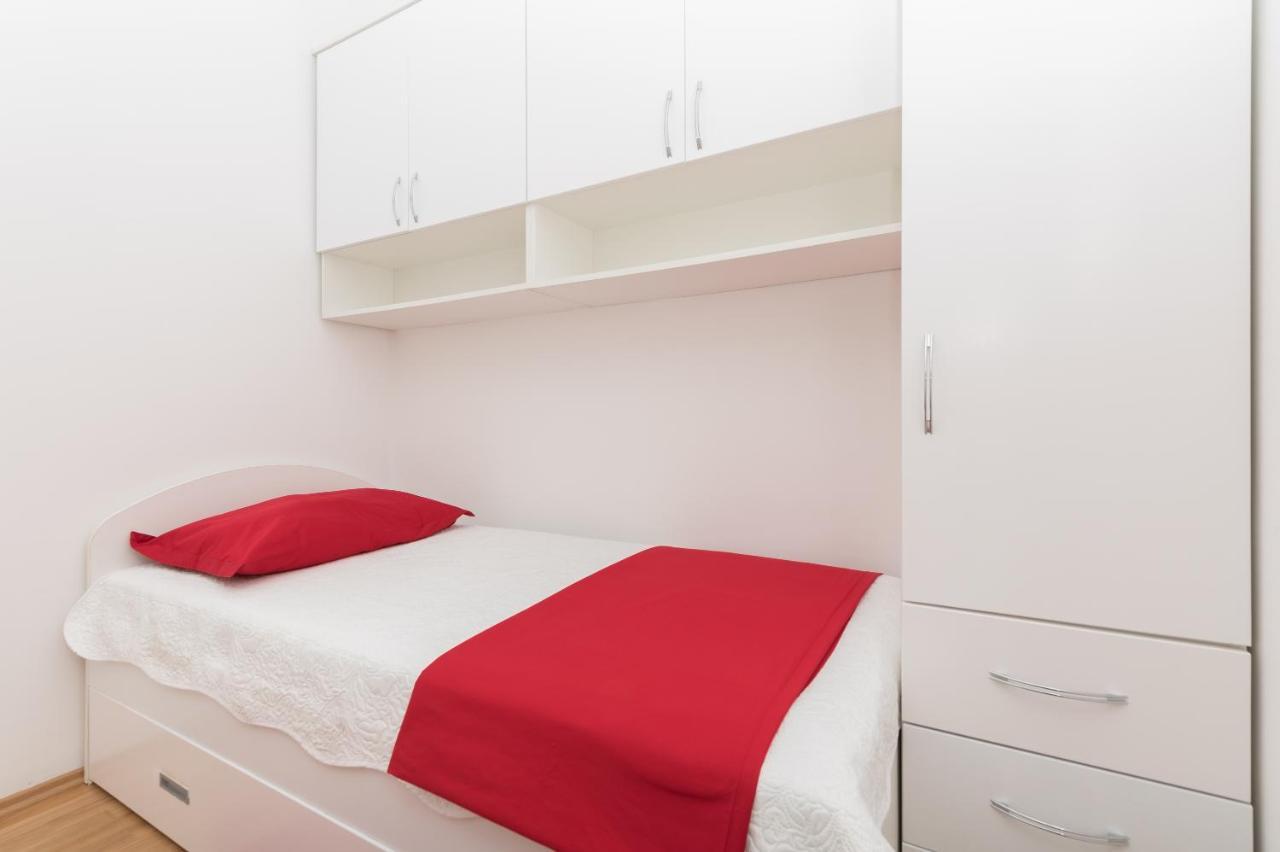 Long Apartment Makarska Exterior photo