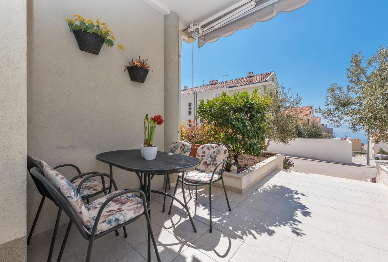 Long Apartment Makarska Exterior photo