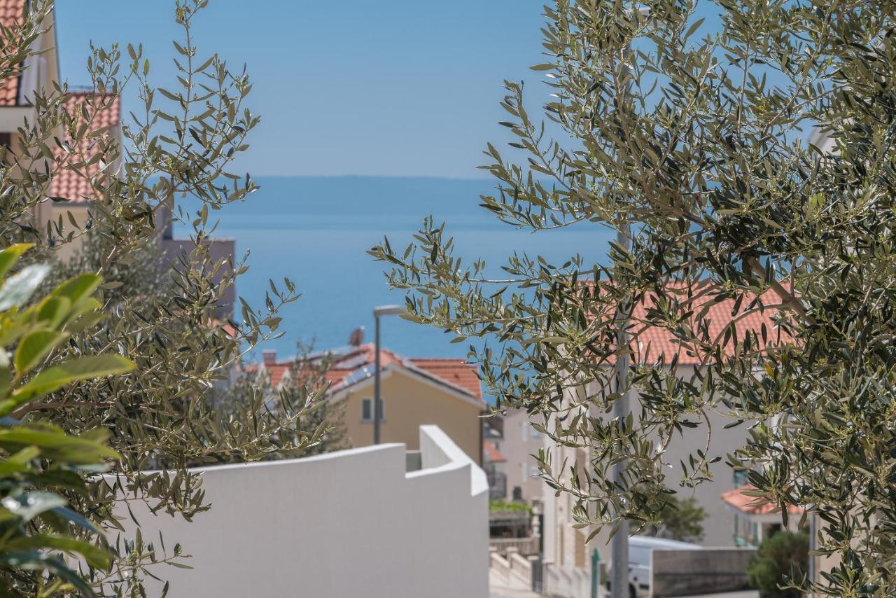 Long Apartment Makarska Exterior photo